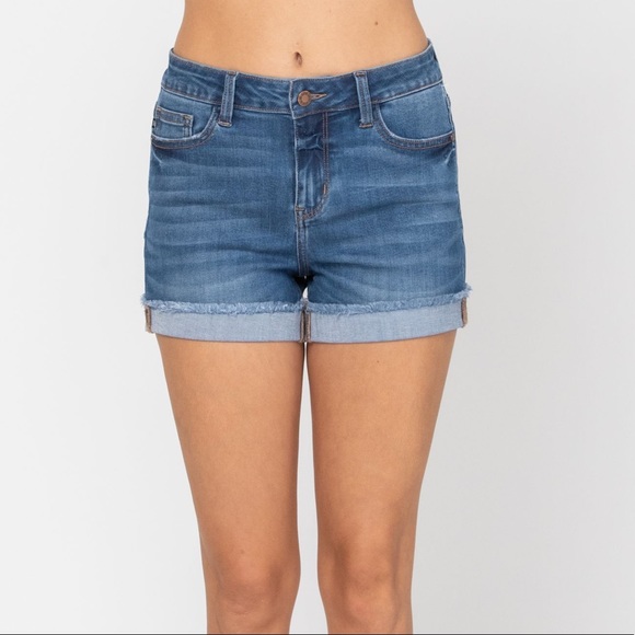 Last 1! Judy Blue Cuffed Hem Shorts Medium Wash size small - Picture 6 of 13